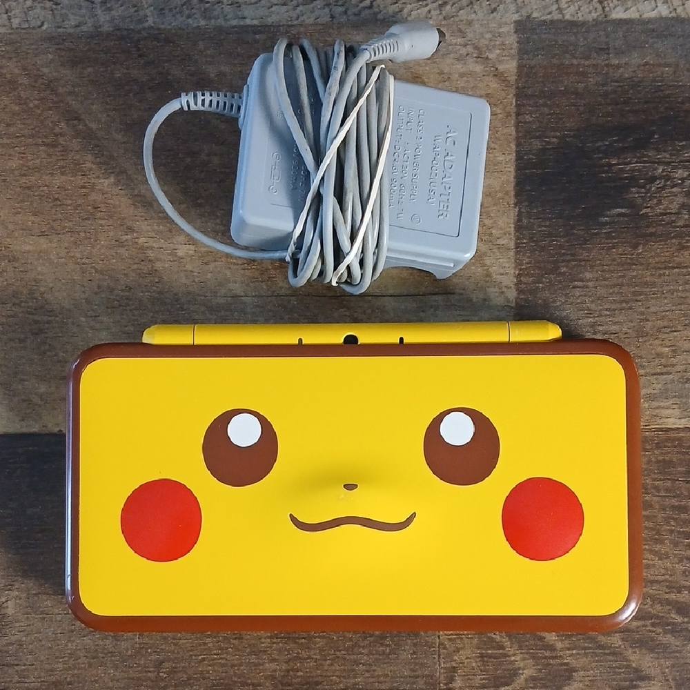 Nintendo Pikachu Edition 3DS XL - Yellow and Red - Tested